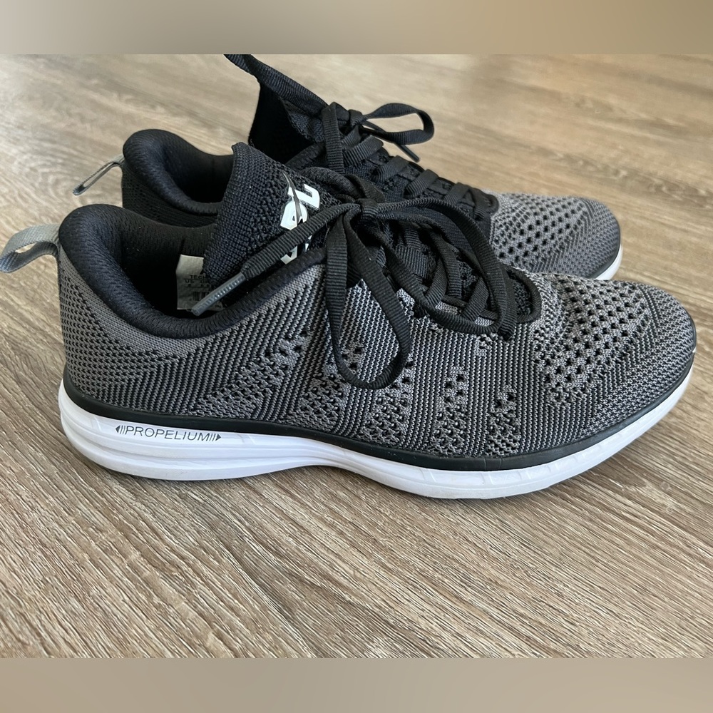 APL TechLoom Smoke Running Shoes Sneakers Women's Size 8